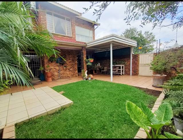 3 BEDROOM TOWNHOUSE FOR SALE IN BRACKENHURST